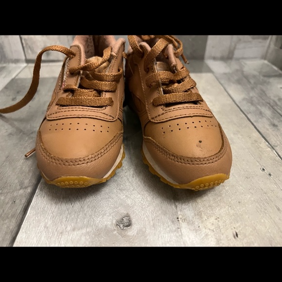 Reebok kids youth shoes size 9 - Picture 3 of 6